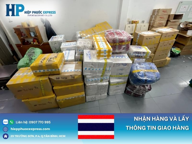 Nhận hàng và thông tin của khách hàng để vận chuyển sang Prathet Thai