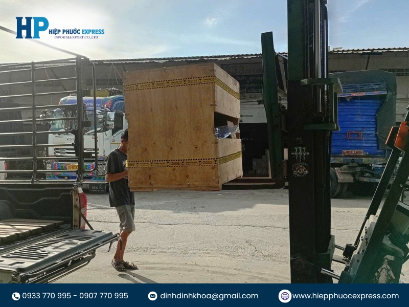 cac hinh anh thuc te cua hiep phuoc khi van chuyen hang sang campuchia